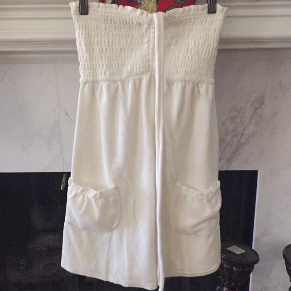 Swimsuit coverup - Picture 1 of 4